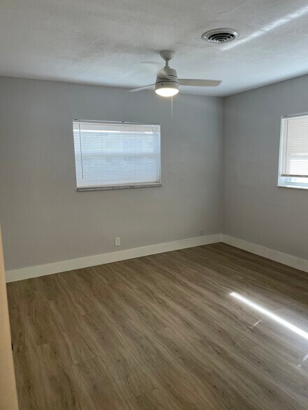 Building Photo - 1421 SE 4th Ave