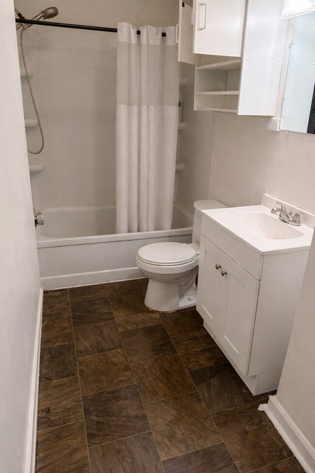 Building Photo - 941 Stanley Ave