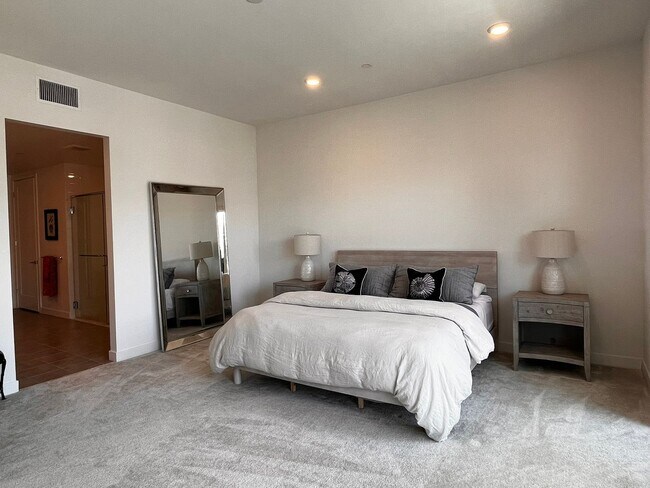 Building Photo - Luxury Condo in Lexington at Central Park ...