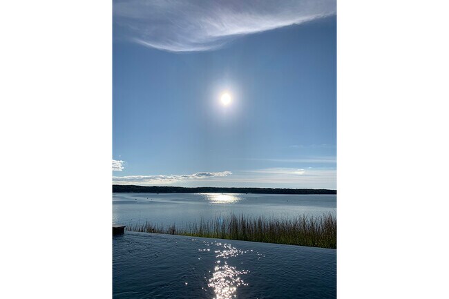 Building Photo - 265 Three Mile Harbor Hog Creek Rd