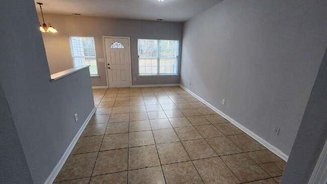 Building Photo - 385 Brookview Dr