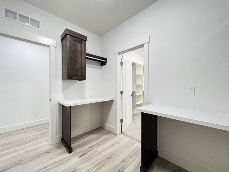 Building Photo - 2370 W Herron Ridge Dr