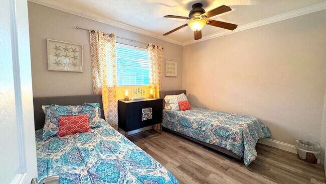 Building Photo - 506 University Blvd