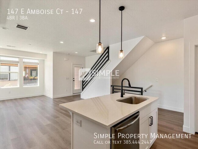 Building Photo - 147 E Amboise Ct