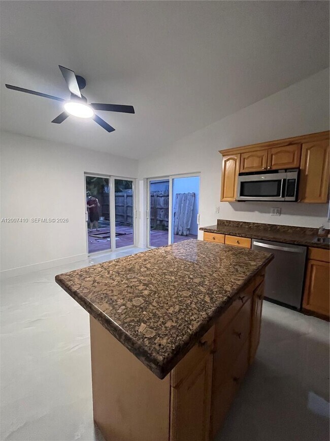 Building Photo - 10058 SW 156th Ct
