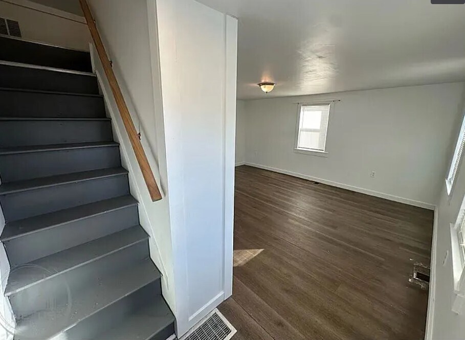 Building Photo - 34 Pleasant St