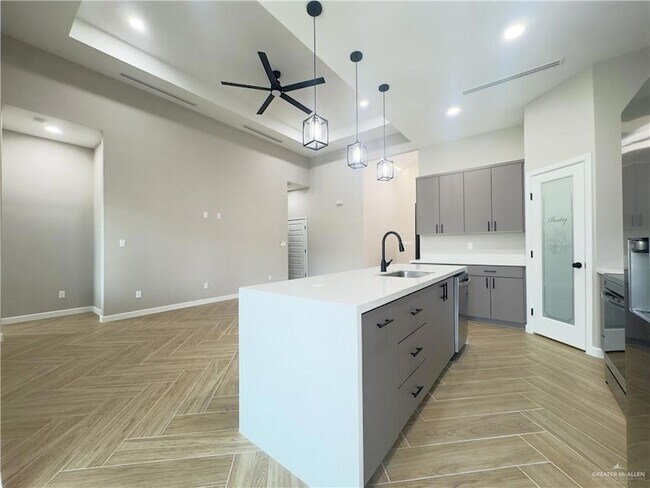 Building Photo - 907 Durango Dr