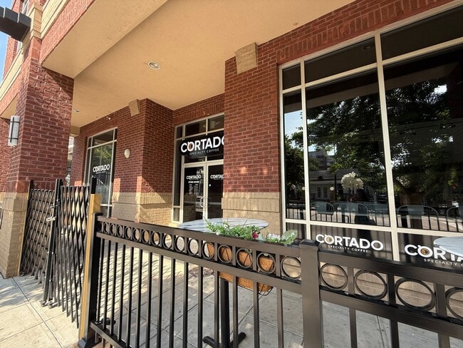 Building Photo - Stunning 1BD, 1.5BA Downtown Raleigh Condo...