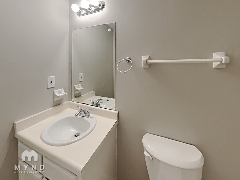 Building Photo - 6340 Yorkshire Cove