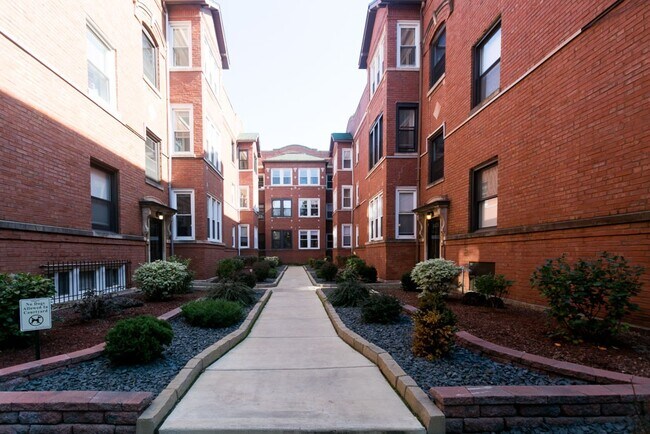 Primary Photo - 4426 N Wolcott Ave