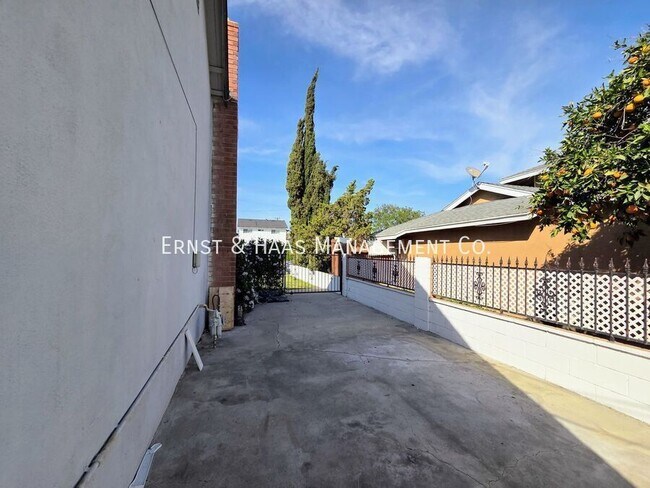 Building Photo - 926 E Bastanchury Rd