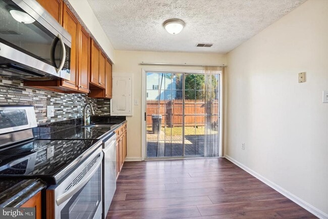 Building Photo - 6101 Hoskins Hollow Cir