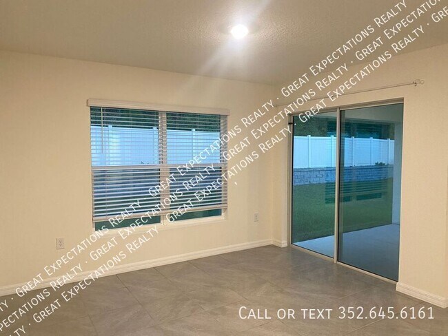 Building Photo - 6563 SE 1st Lp