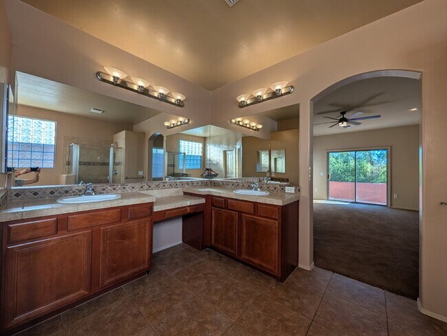 Building Photo - Beautiful home, close to Walmart, Sprouts and much more.