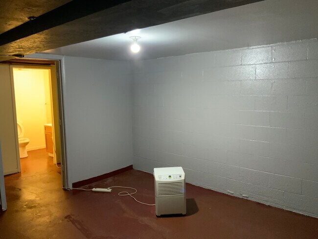 Building Photo - 5720 Beechcroft Rd