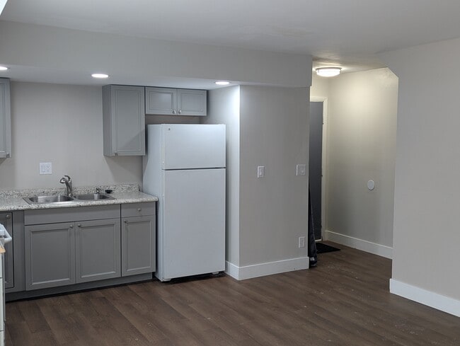 Building Photo - 3403 Kenbrooke Ct