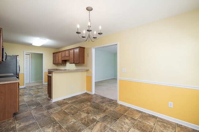 Building Photo - Charming Residence with Modern Amenities and Community center access