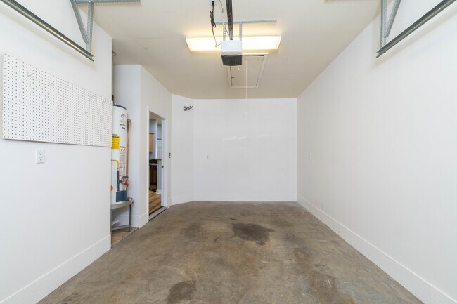 Building Photo - 121 Hatleyberry St