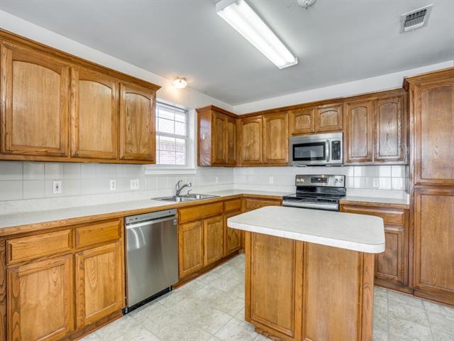 Building Photo - 701 Colony Dr