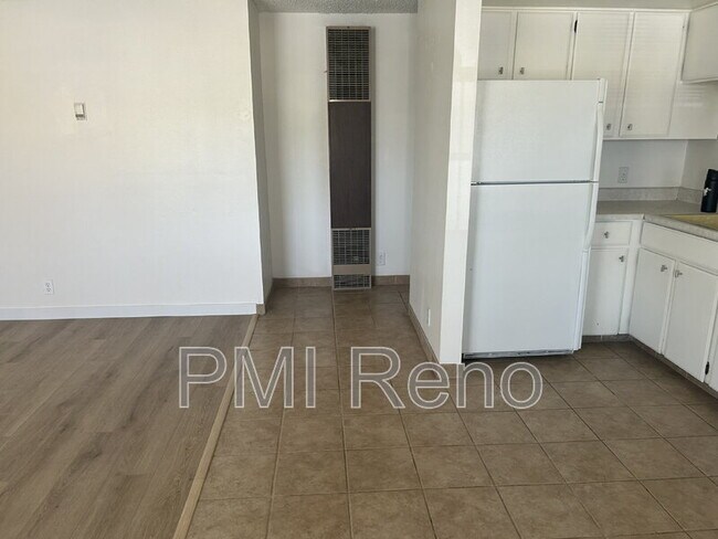 Building Photo - 374 La Rue Ave