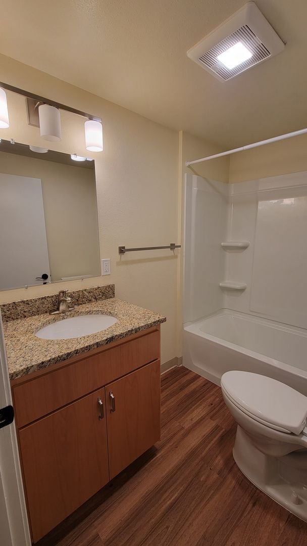 Building Photo - Beautiful 3 bed 2 bath in Springfield with...