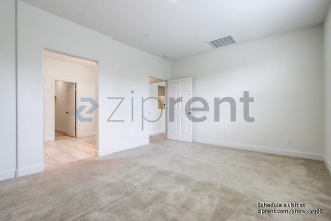 Building Photo - Unit