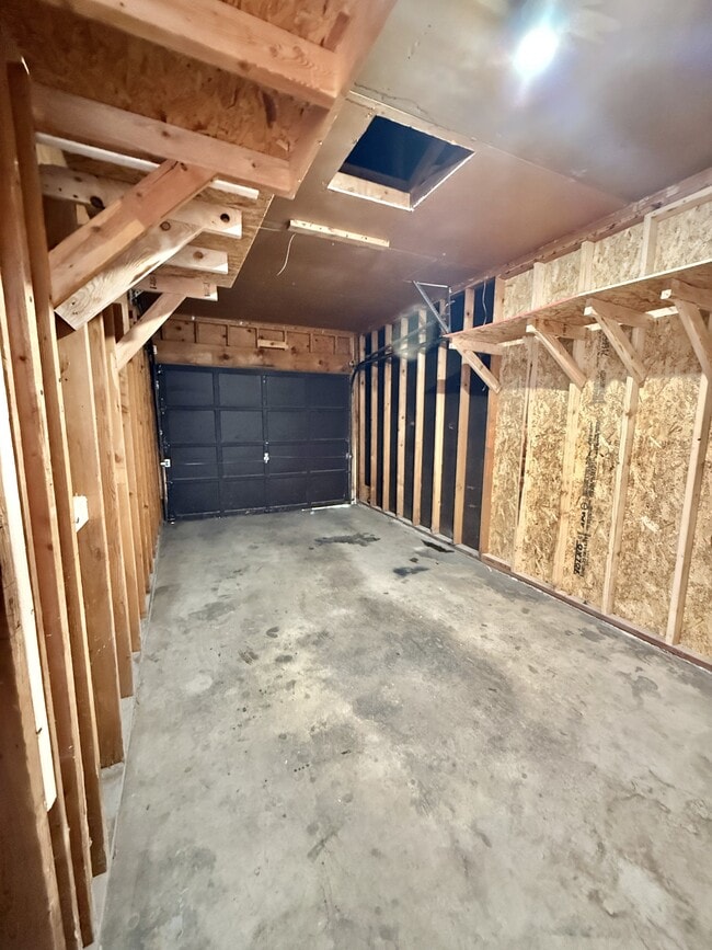 Building Photo - 3101 Azalea Dr