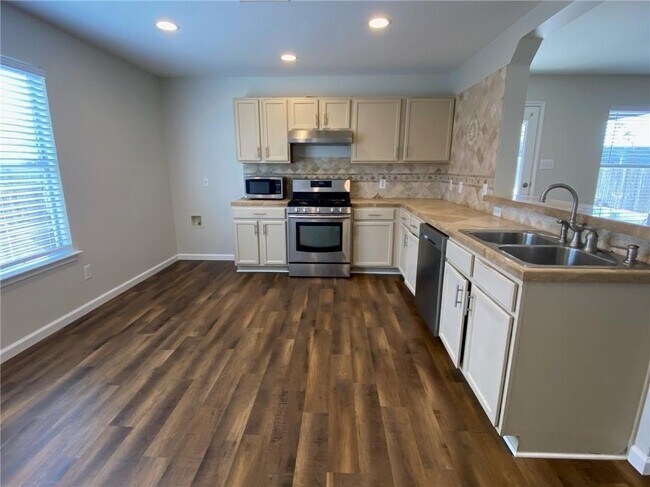 Building Photo - 141 Ruby Lake Dr