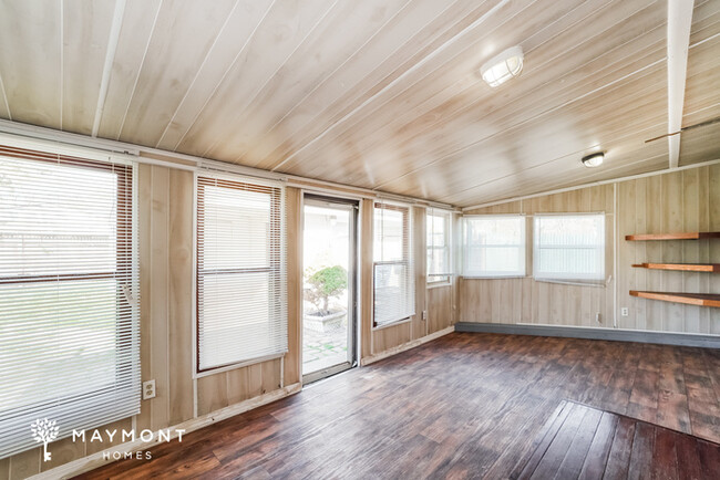 Building Photo - Updated 3 Bedroom Home