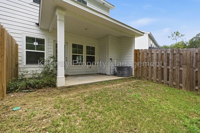 Building Photo - 228 Linsmore Ave