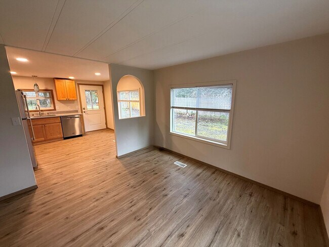 Building Photo - Private remodeled 2 bed home with huge fenced yard in Puyallup for rent now!