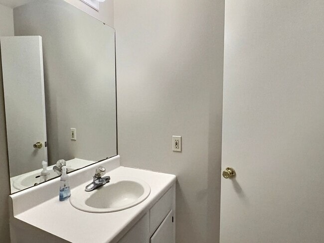 Building Photo - Updated 3 bedroom, 2 full bath in Prattville!