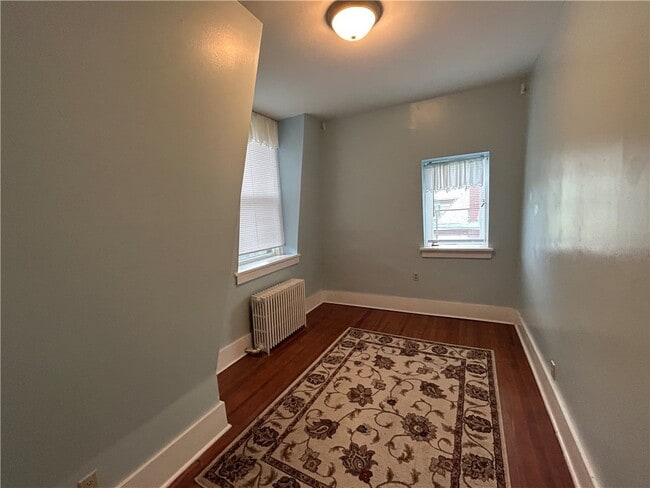 Building Photo - 401 Maple Ave