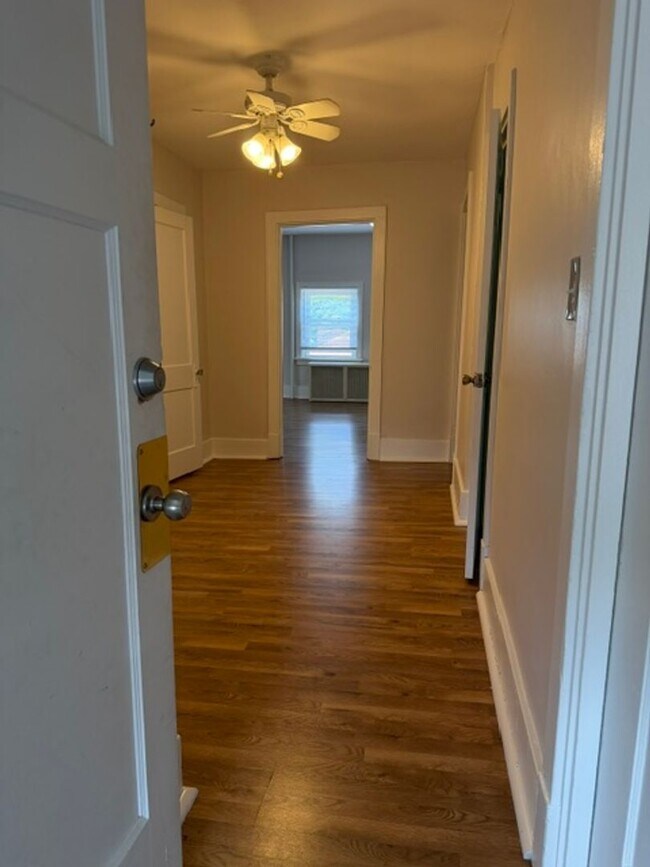 Building Photo - 256 Mabrick Ave