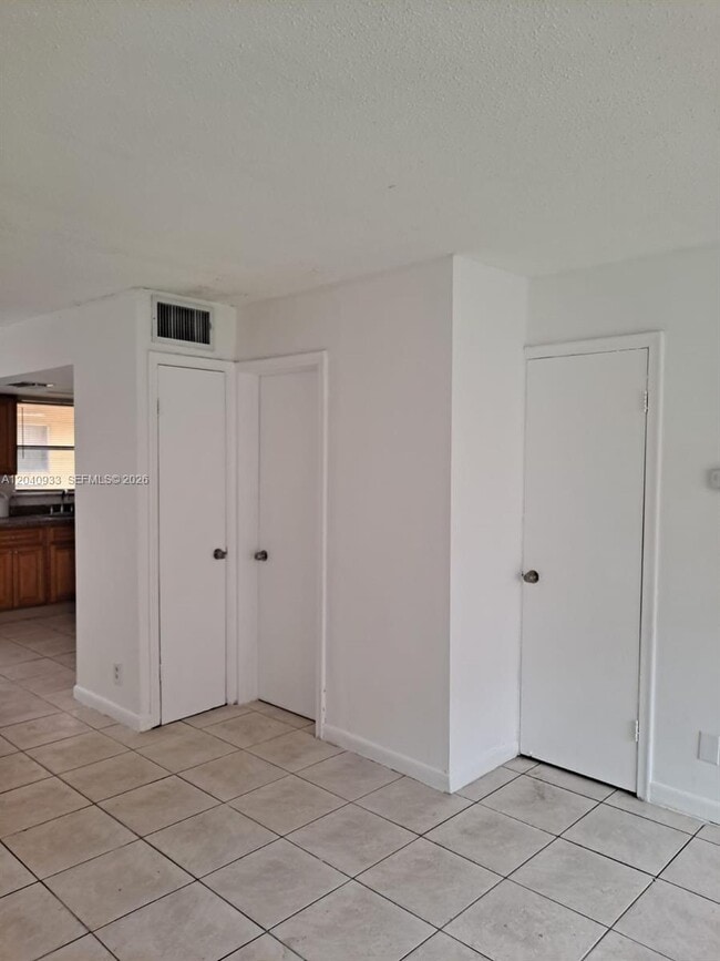 Building Photo - 2560 NW 52nd Ave