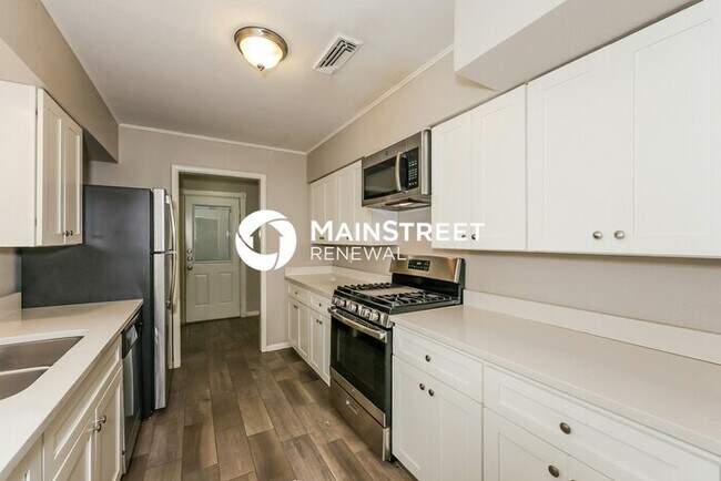 Building Photo - 4 Bedroom Pet-Friendly Home in Lancaster, TX with Main Street Renewal