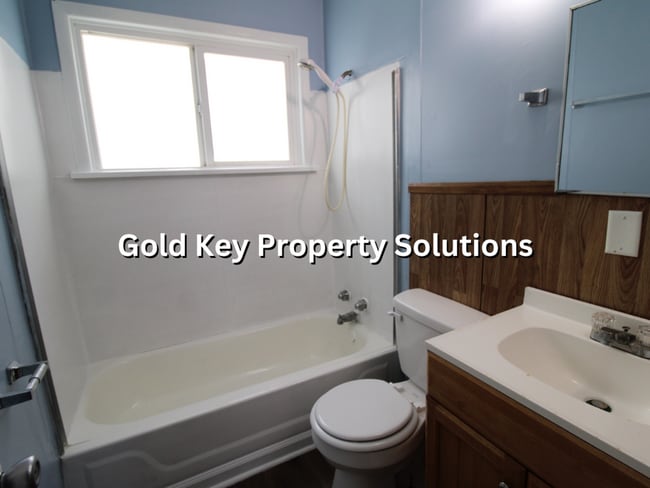 Building Photo - 3 BR 1 BA House in the Meadowbrook Area (S...