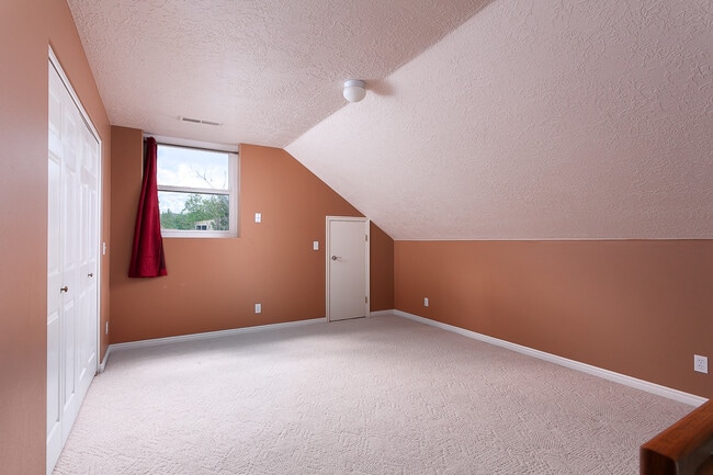 Building Photo - Pet-friendly home in downtown Hurricane