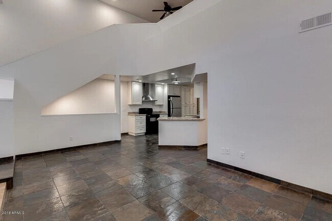Building Photo - Renaissance Park Condo - Updated Penthouse...
