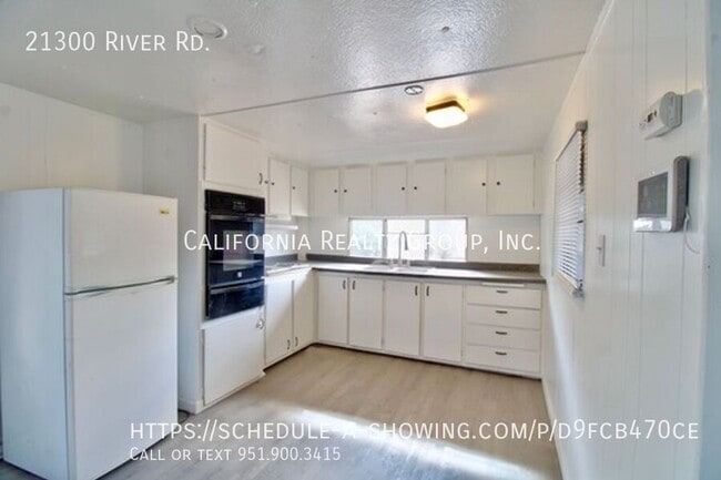 Building Photo - 21300 River Rd