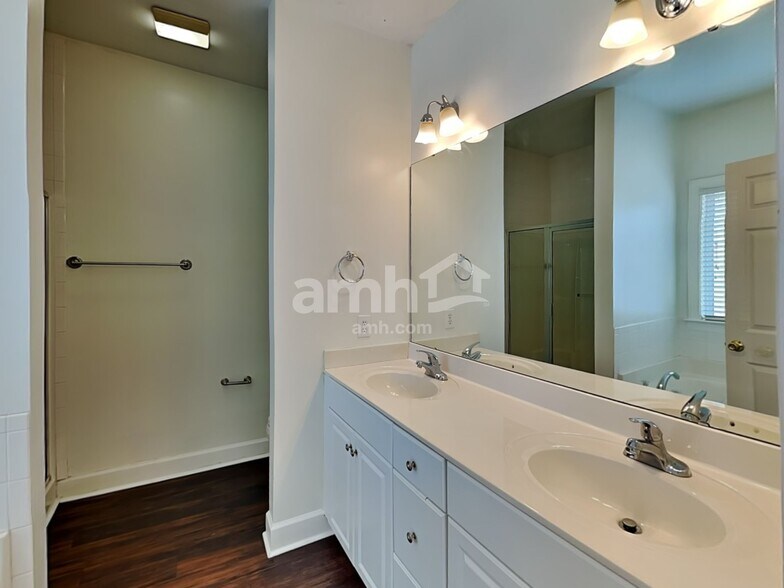 Building Photo - 13036 Meadowmere Rd