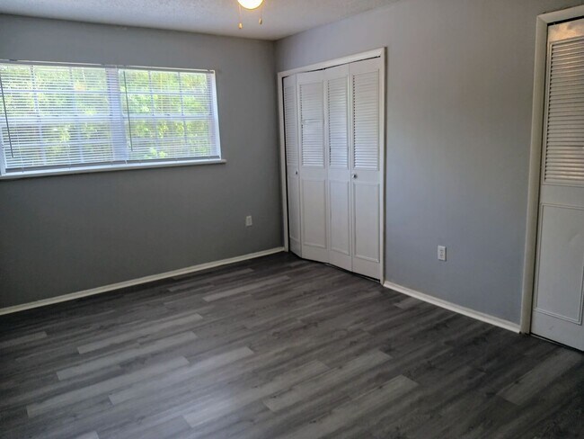 Building Photo - Grove Park Condo