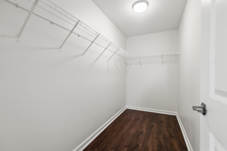 Building Photo - 136 Poe Ave
