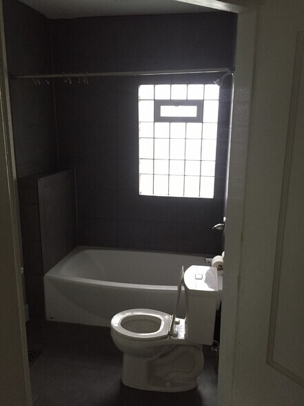 Building Photo - 1919 Plainfield Ave NE