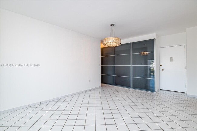 Building Photo - 500 Bayview Dr