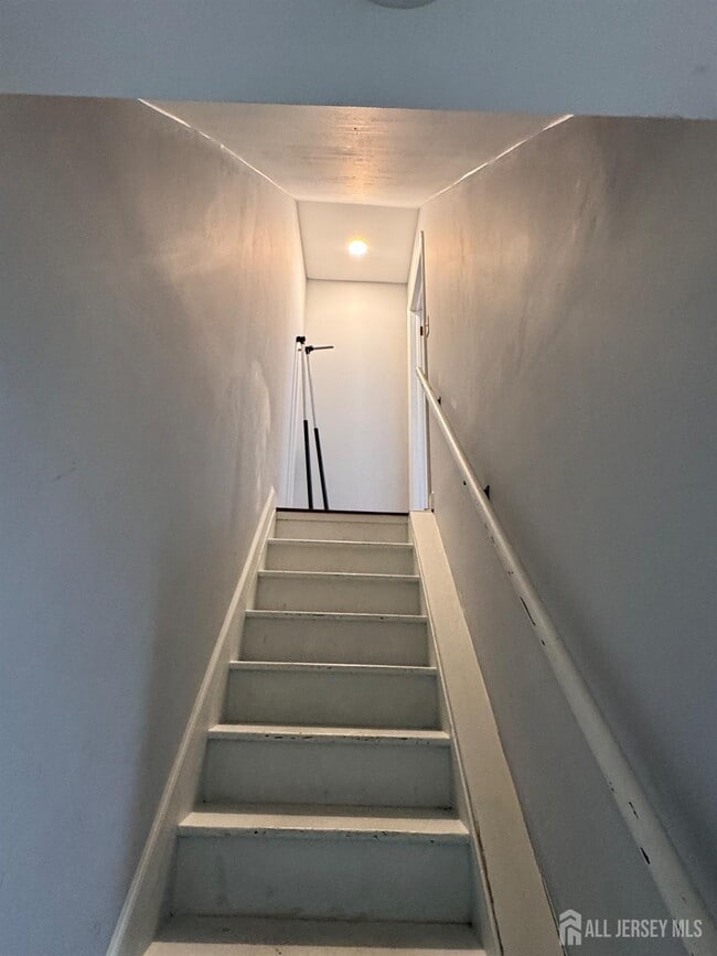 Building Photo - 489 Madison Dr