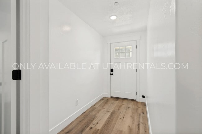 Building Photo - 1076 Bear Hollow Ln