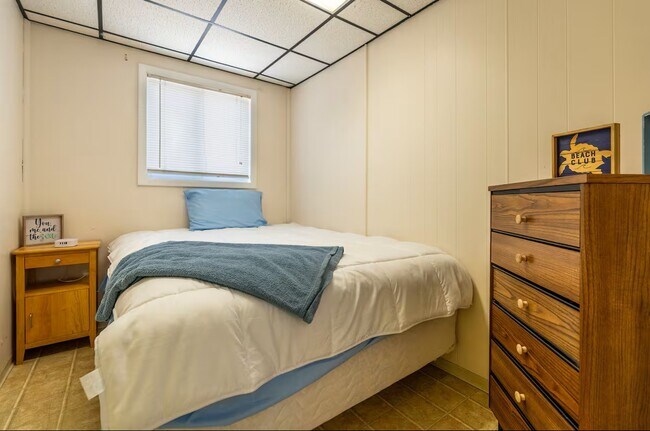 Building Photo - 1006 Newton St