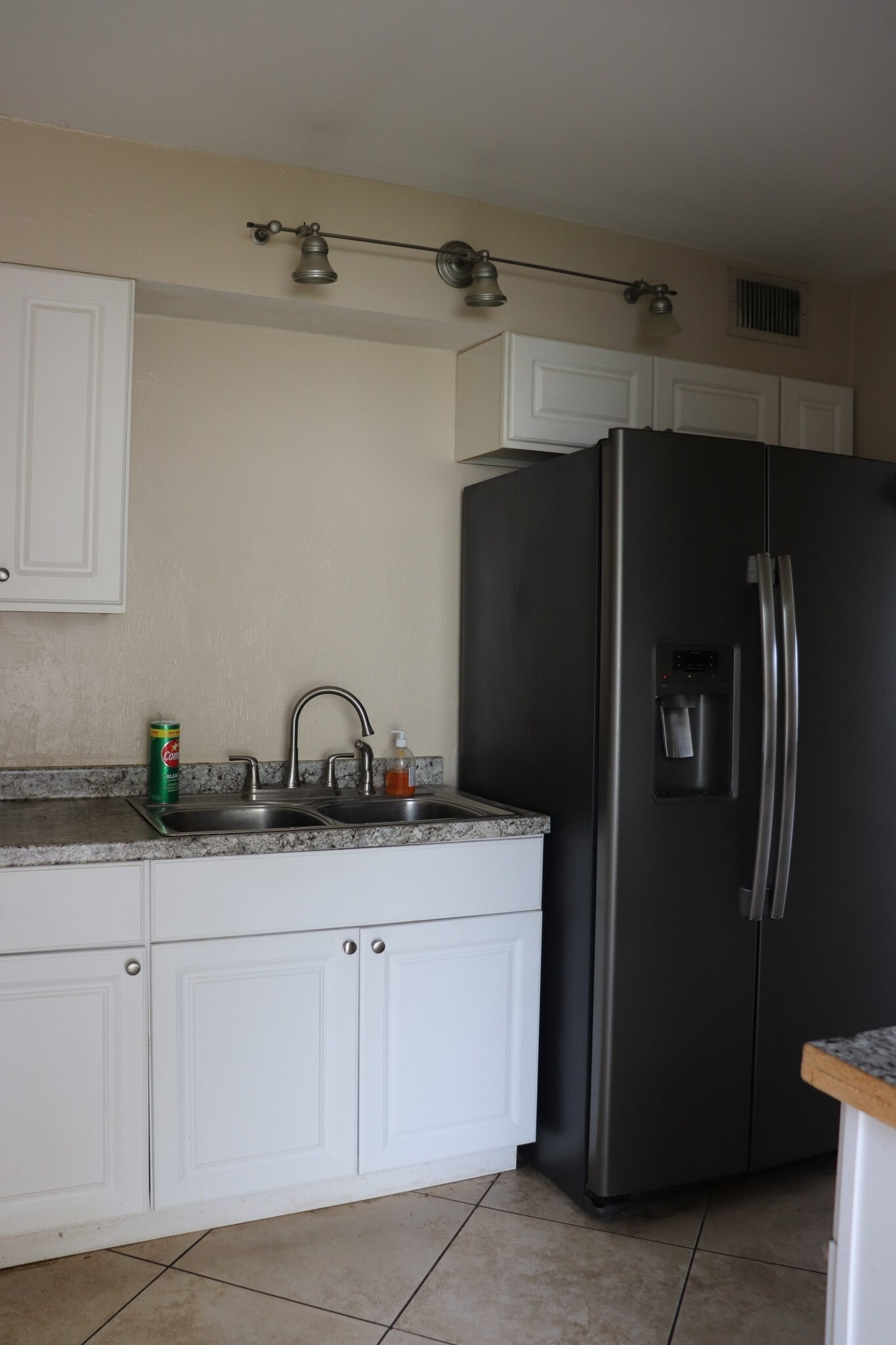 Building Photo - 4923 Vincennes Ct