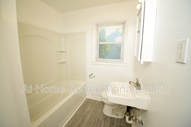 Building Photo - 477 S Norwood Ave